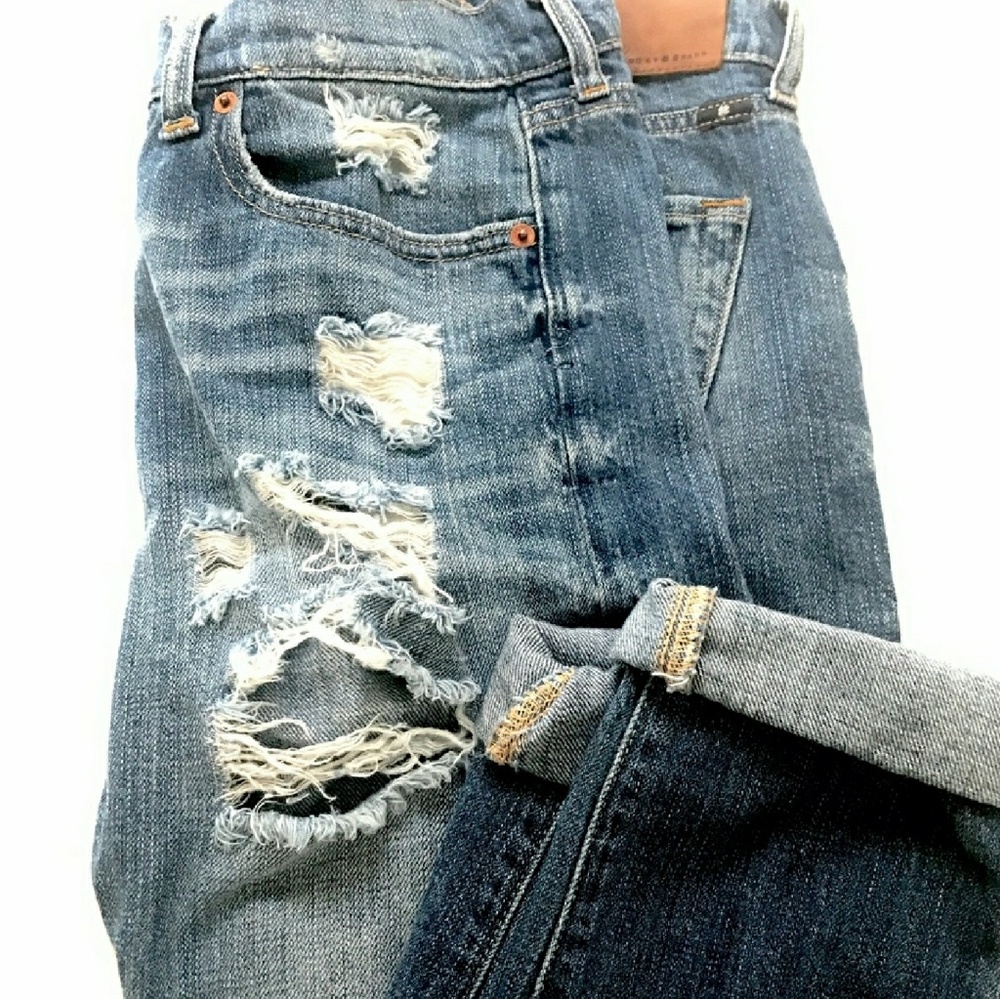 Lucky Brand distressed boyfriend jeans - Size 28