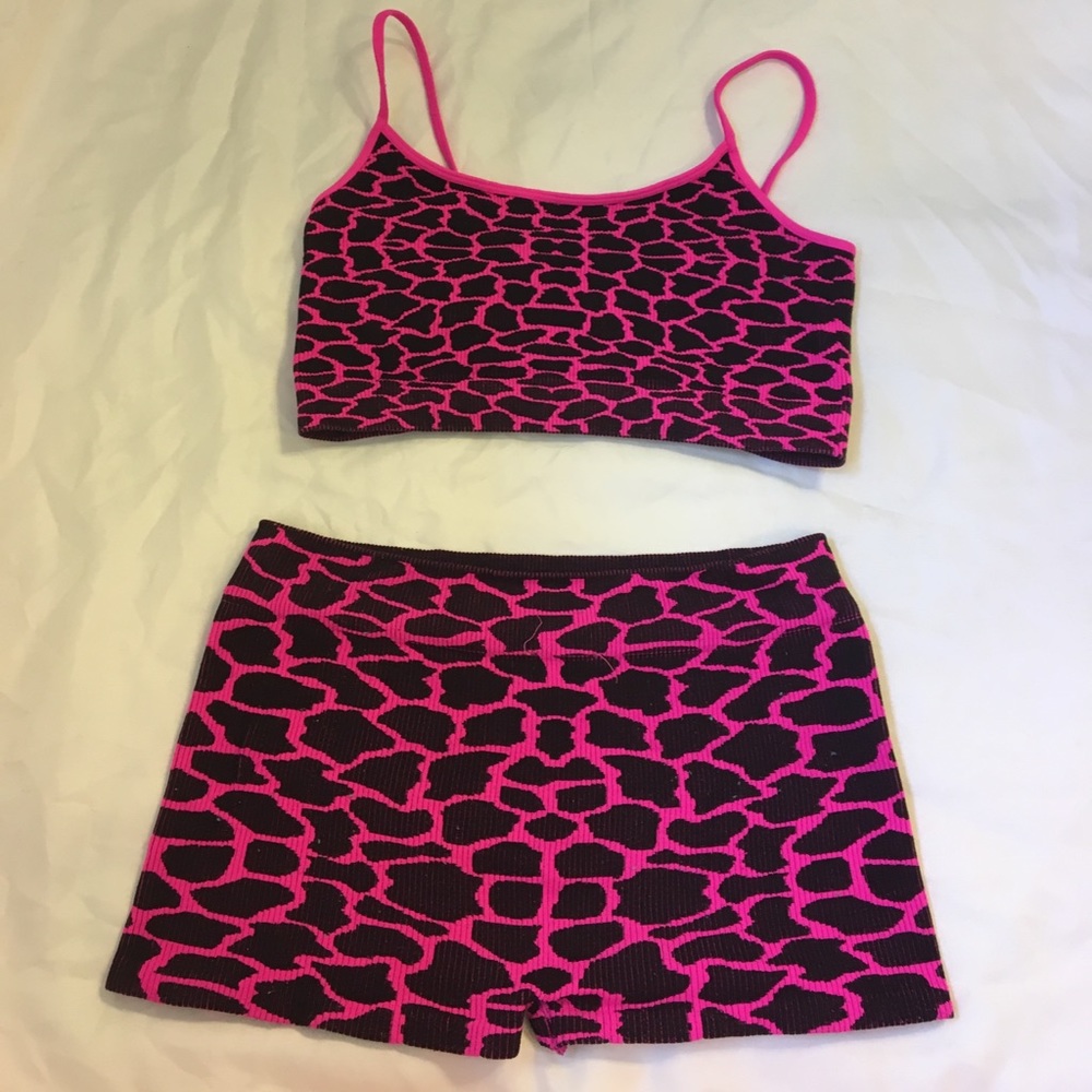 Cute dancewear set.