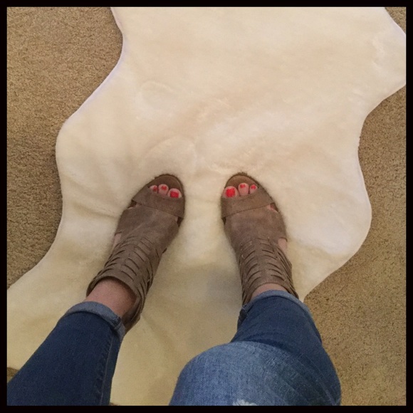 CLEARANCE‼️5⭐️Peep Toe Bootie - Picture 5 of 8