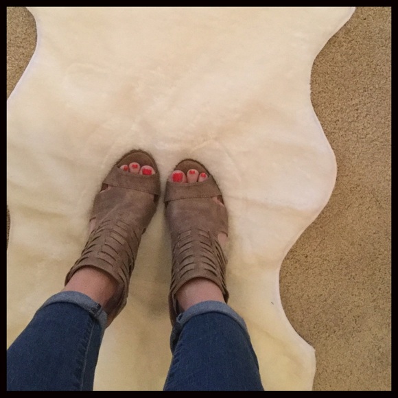 CLEARANCE‼️5⭐️Peep Toe Bootie - Picture 6 of 8