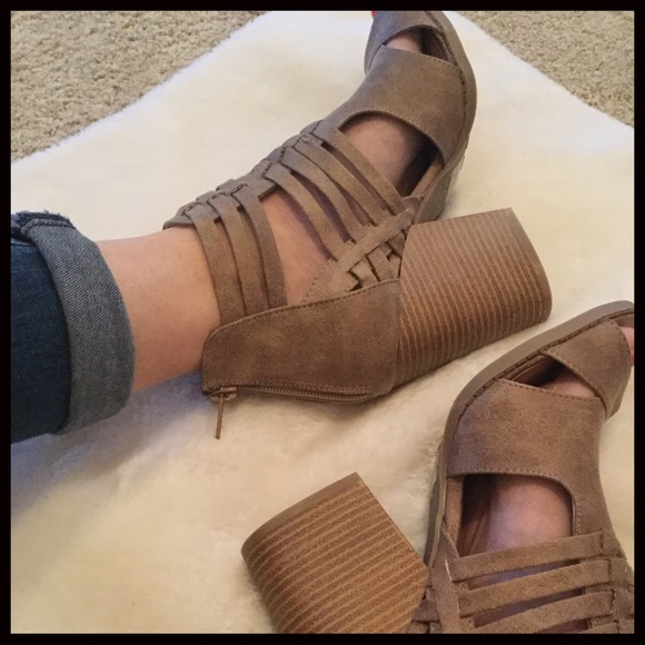 CLEARANCE‼️5⭐️Peep Toe Bootie - Picture 8 of 8