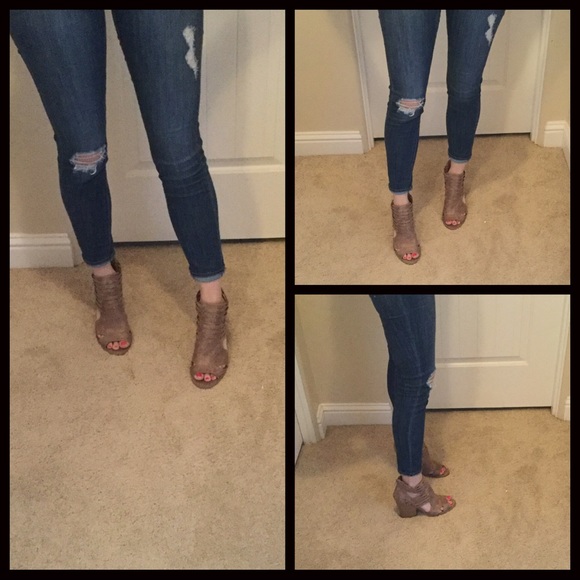 CLEARANCE‼️5⭐️Peep Toe Bootie - Picture 4 of 8