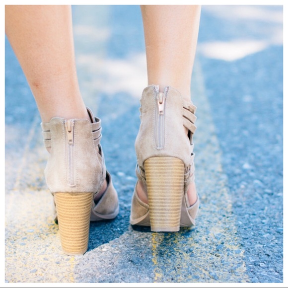 CLEARANCE‼️5⭐️Peep Toe Bootie - Picture 3 of 8