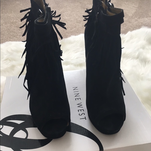 Nine West open to fringe booties - Picture 1 of 3
