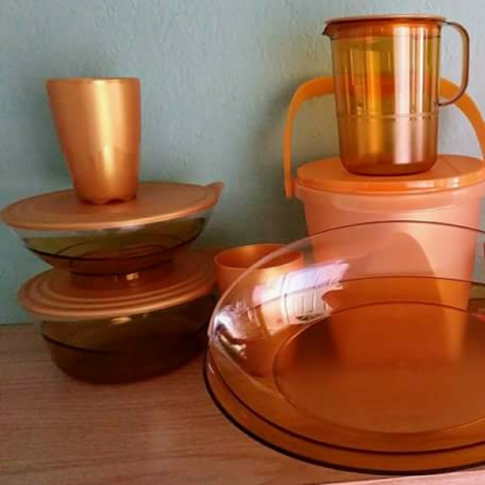 TUPPERWARE
