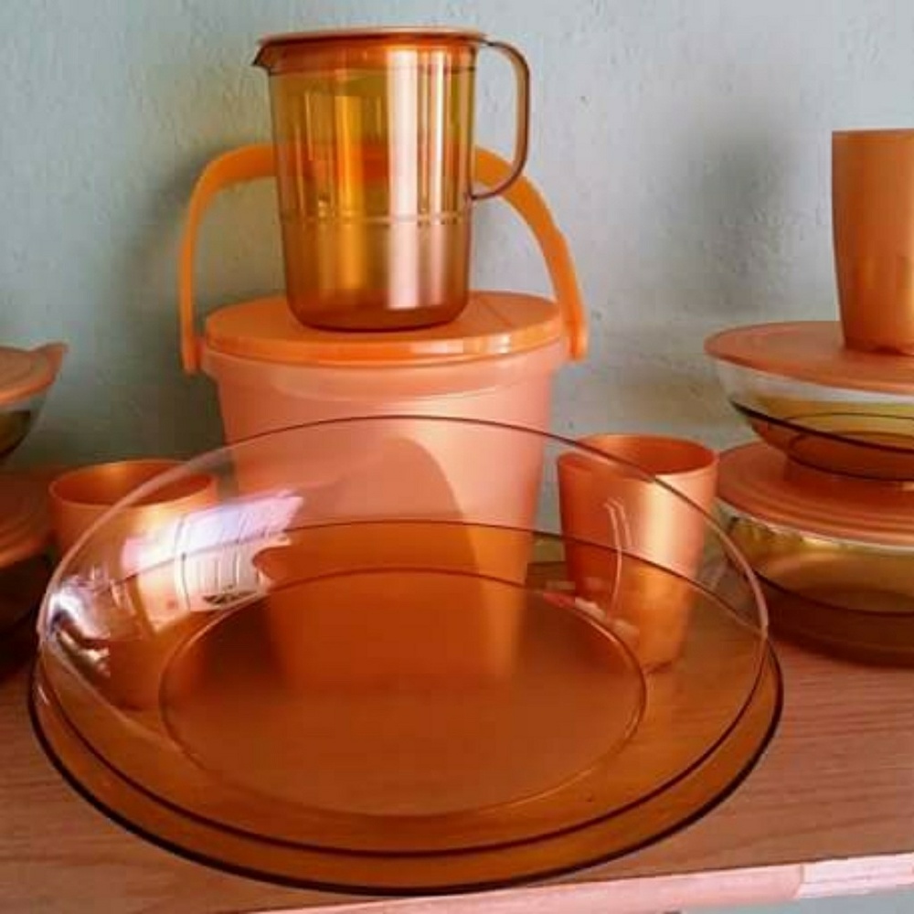 TUPPERWARE - Picture 2 of 3