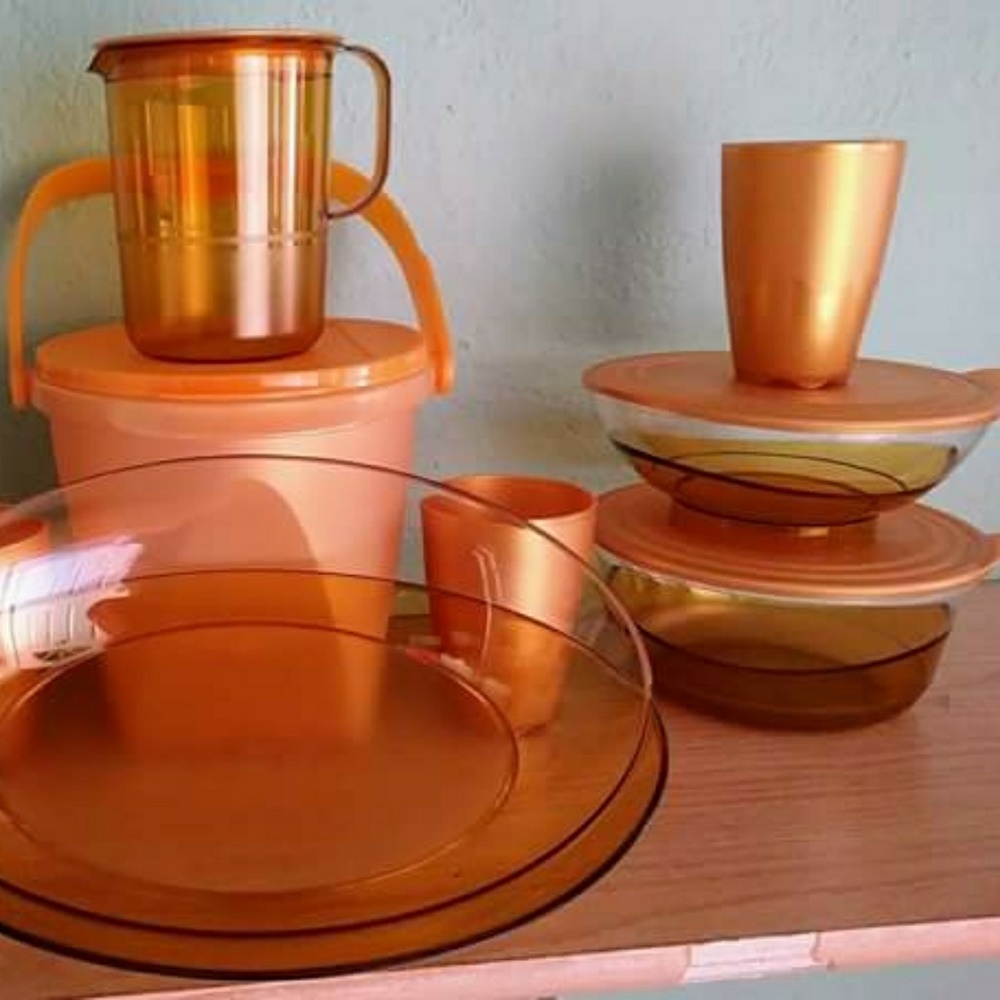 TUPPERWARE - Picture 3 of 3