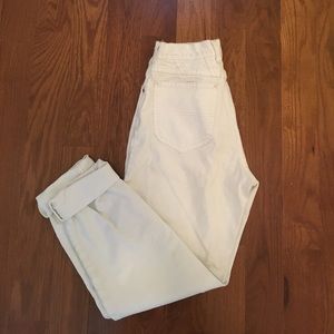 VINTAGE HIGH-RISE WHITE MOM JEANS!!