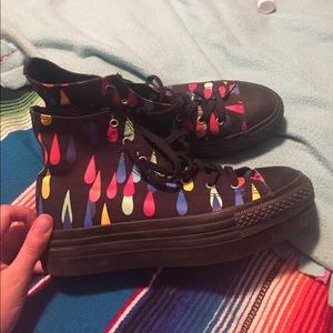 Platform converse rain drops