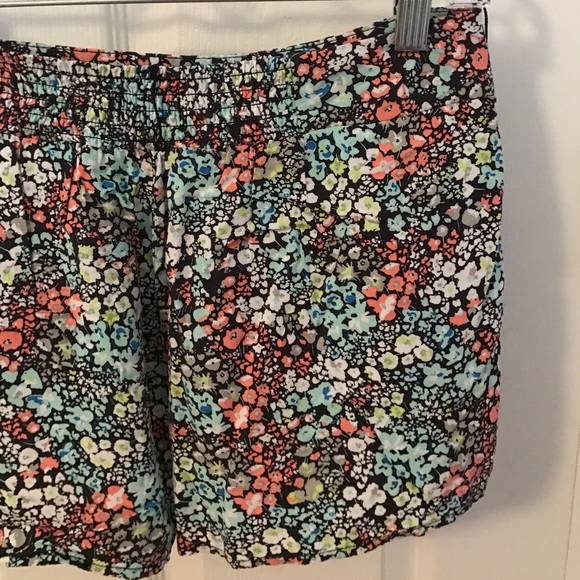 Pretty Floral Flowy shorts - Picture 3 of 3