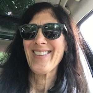 Meet your Posher, Lori