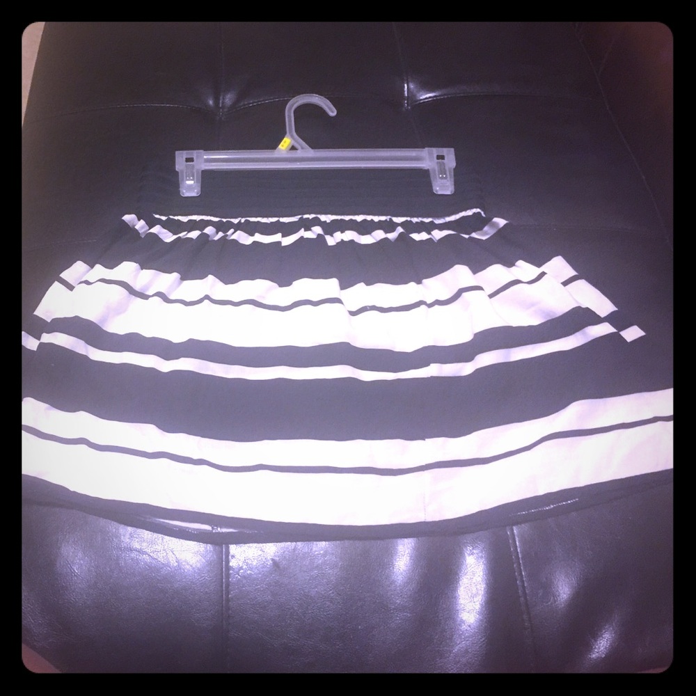 Adorable  Skater Skirt! 💜