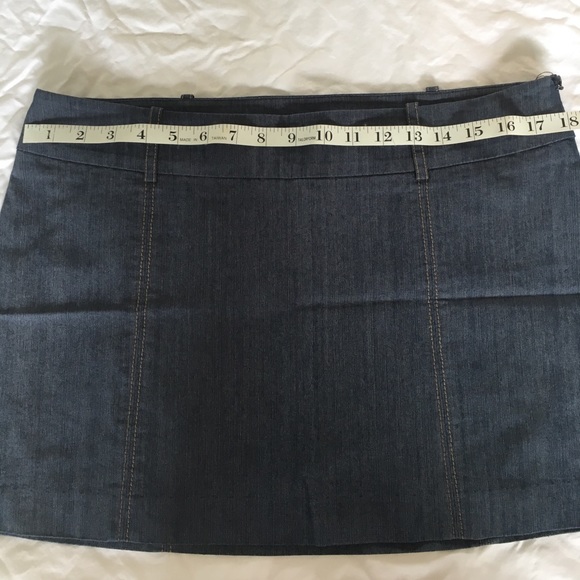 Guess collection mini skirt - Picture 3 of 7