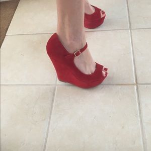 Barely worn Steve Madden Wedges