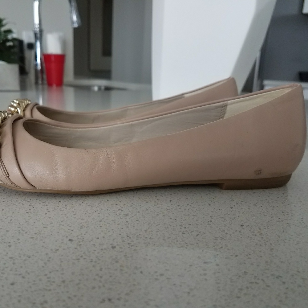 Aldo Flats w chain detail