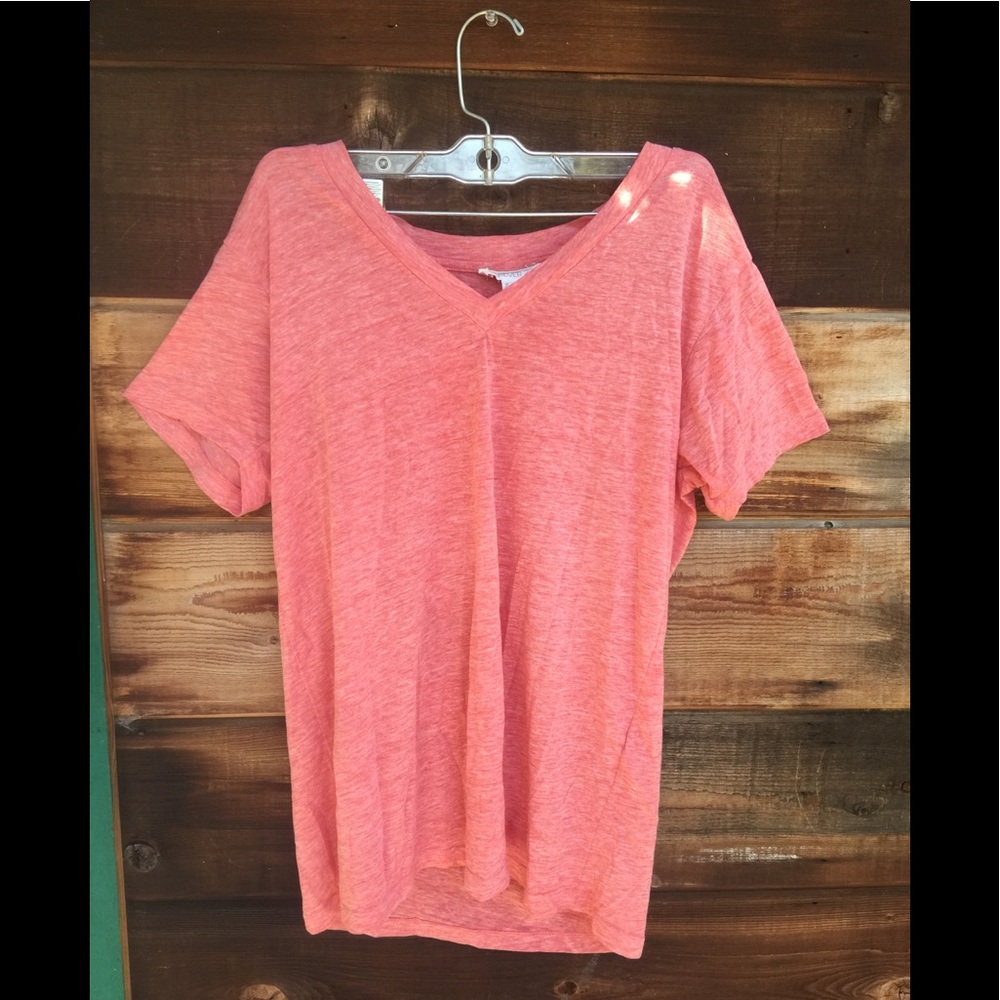 Pink V-neck 👚