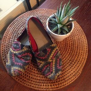 Patterned Toms