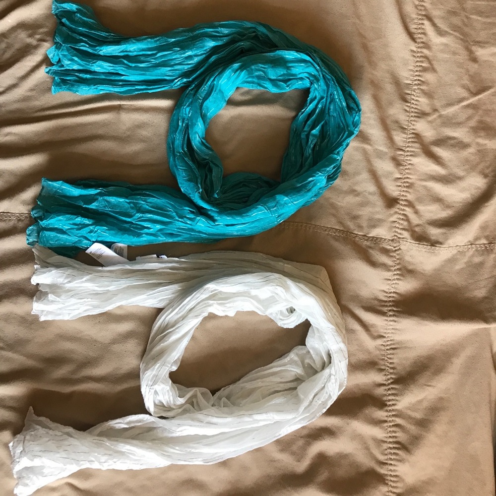 NWOT. H&M scarves bundle.