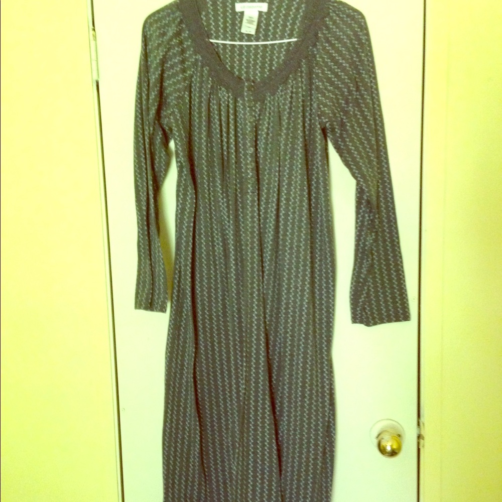 Liz Claiborne Night gown grey