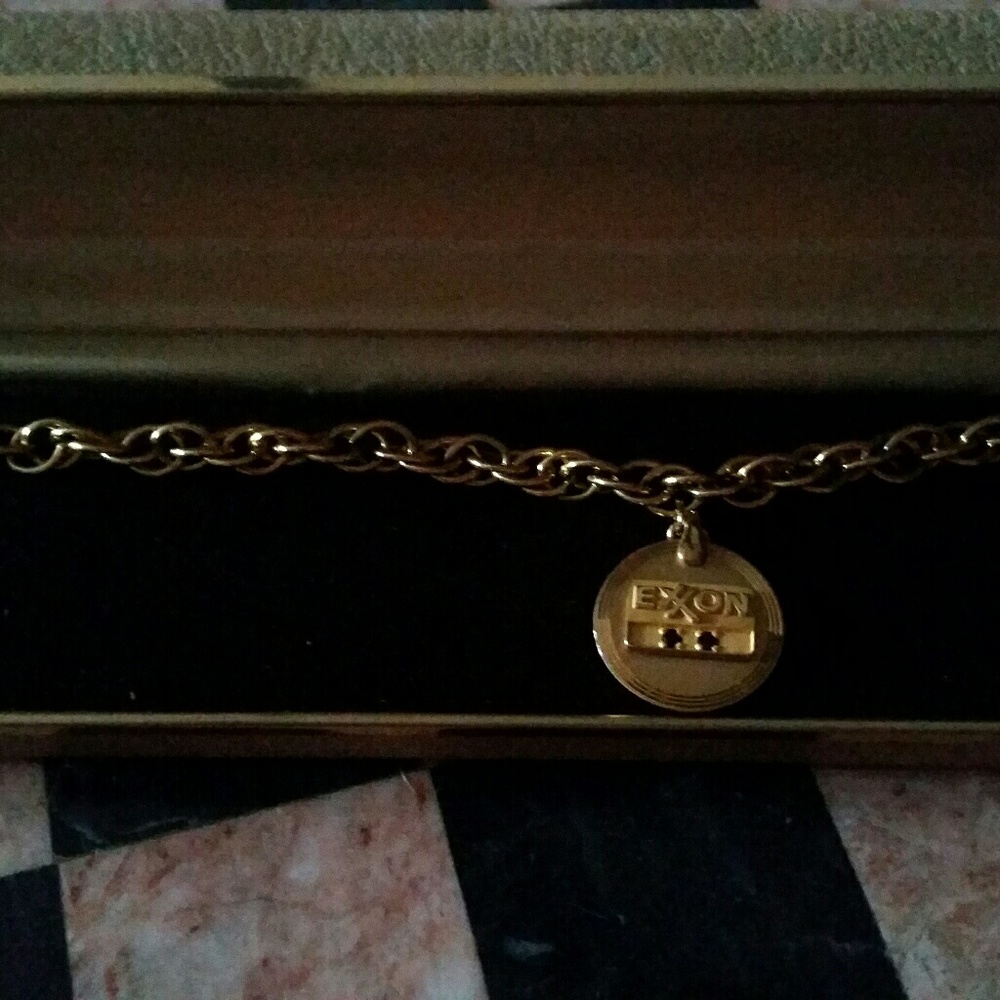 Exxon 20 year bracelet with 10k gold pendant