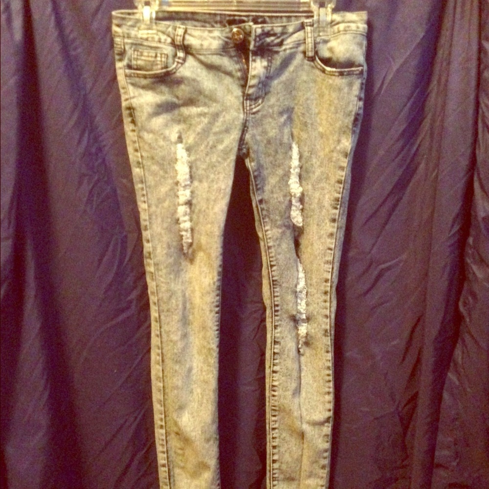Ripped skinny jeans