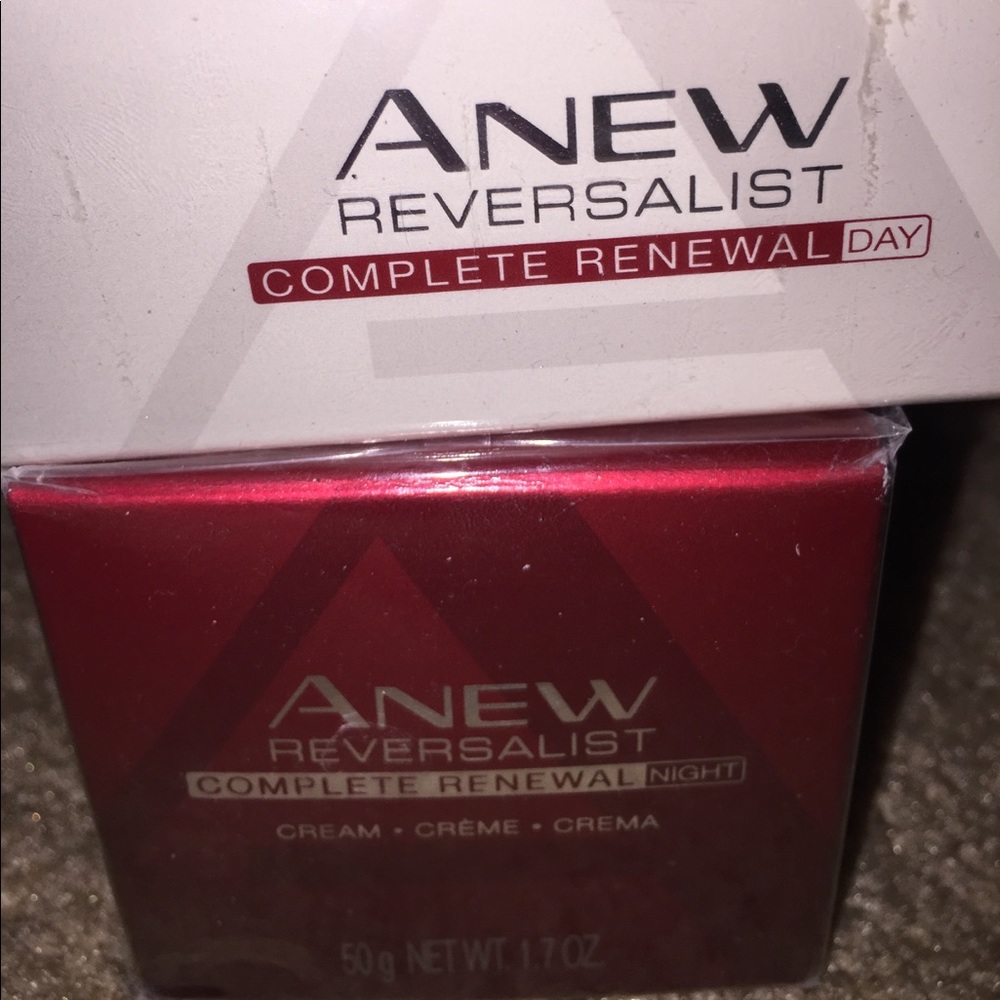 Avon's Renewal set