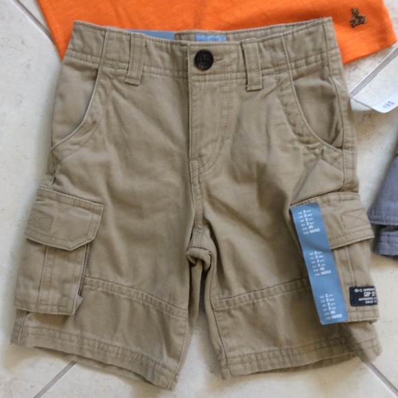 BUNDLE OF BABYGAP 2 YEARS SHORTS AND  T SHIRTS NWT - Picture 2 of 8