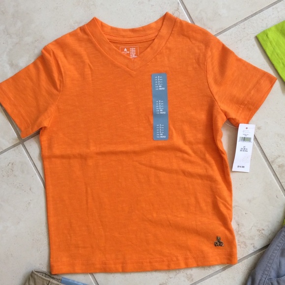 BUNDLE OF BABYGAP 2 YEARS SHORTS AND  T SHIRTS NWT - Picture 3 of 8