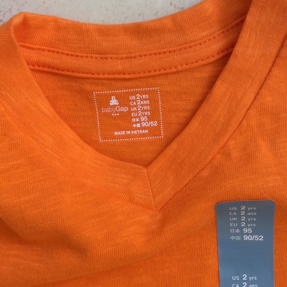 BUNDLE OF BABYGAP 2 YEARS SHORTS AND  T SHIRTS NWT - Picture 7 of 8