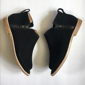 Kelsi Dagger Flat Shoes