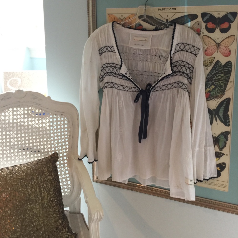 Beautiful! Bell-Sleeve Linen Top🌻