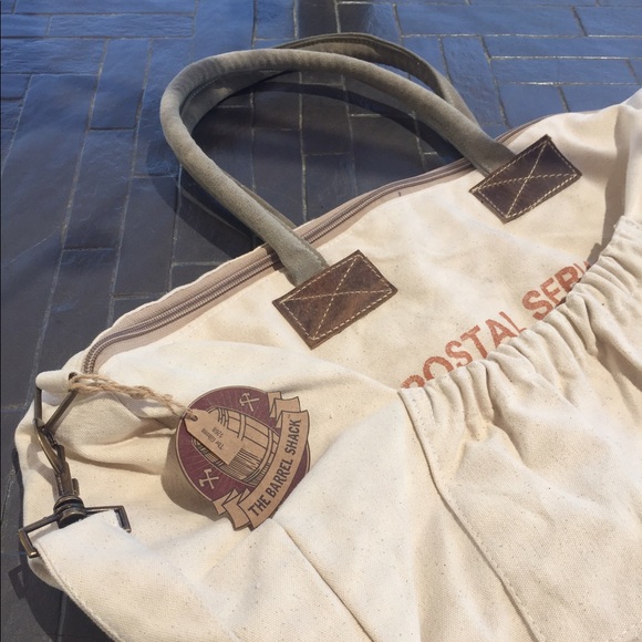 The Barrel Shack :: Gibson Handmade Satchel - Picture 2 of 4