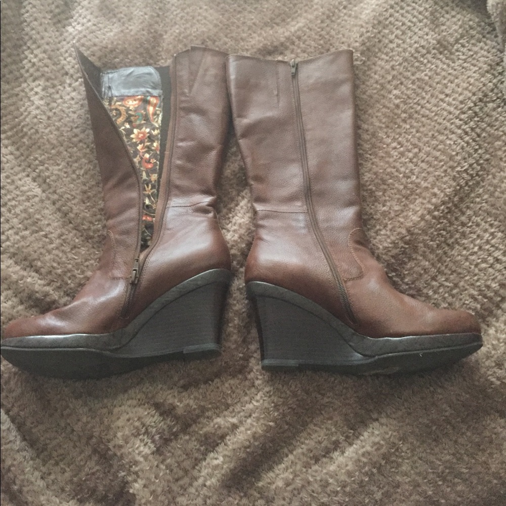 Boots - Picture 3 of 3