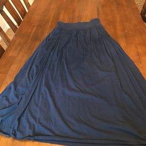 Garnet Hill Size Medium navy super soft maxi skirt