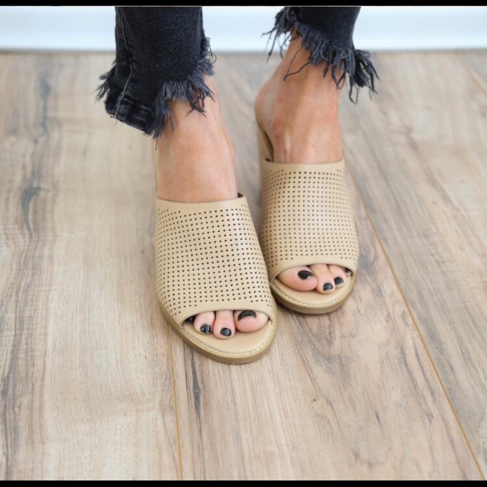 Beige Mules, the perfect anytime shoes! - Picture 4 of 4