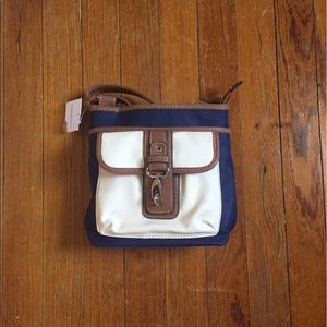 Blue and leather leather bag.