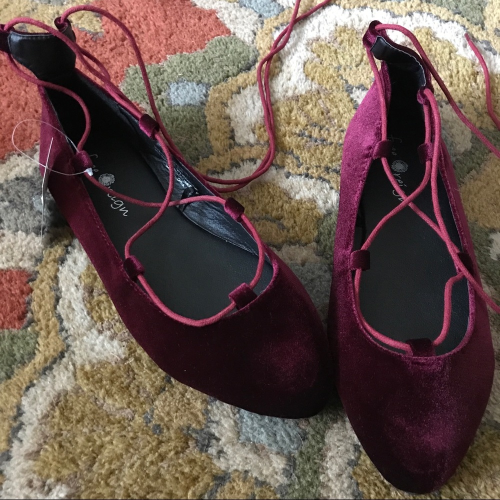 Free Reign Velvet Flats lace ups, size 9