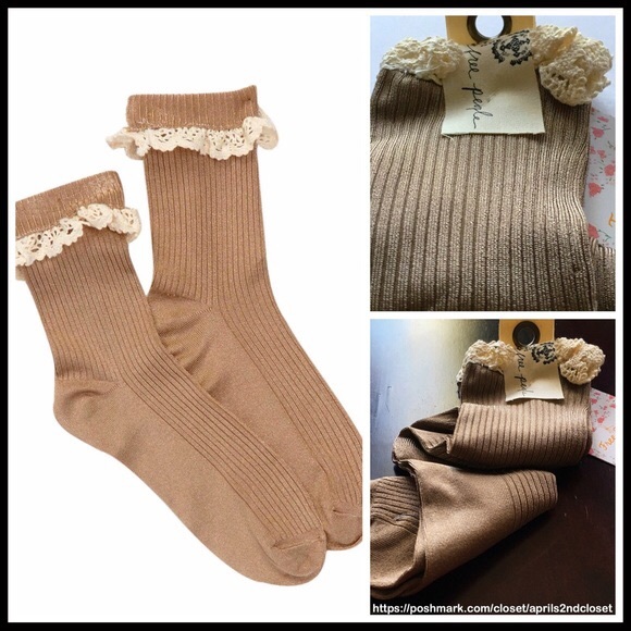 FREE PEOPLE CROCHET LACE TRIM ANKLE BOOT SOCKS - Picture 3 of 5
