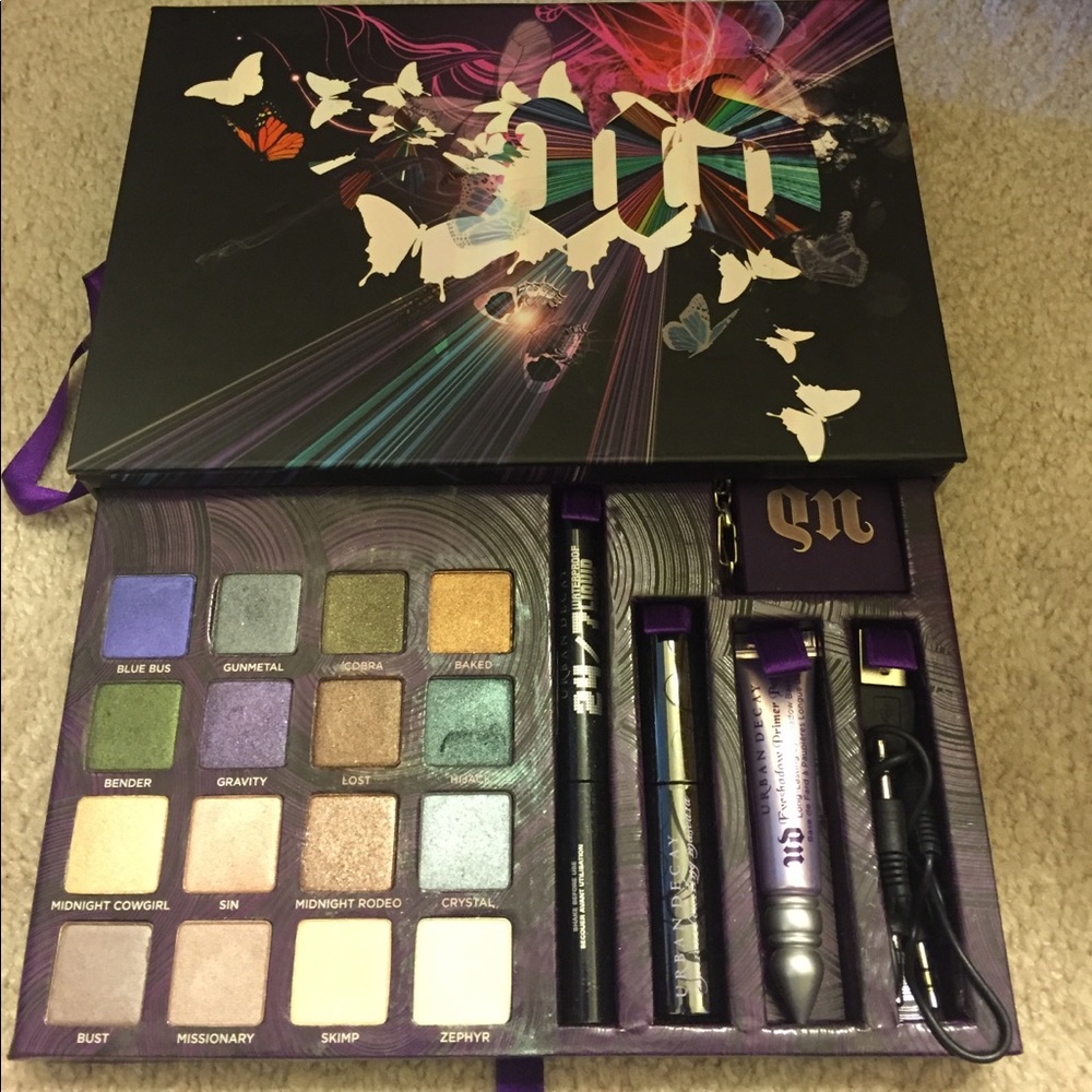 Urban decay beauty with an edge palette $25 FIRM!!
