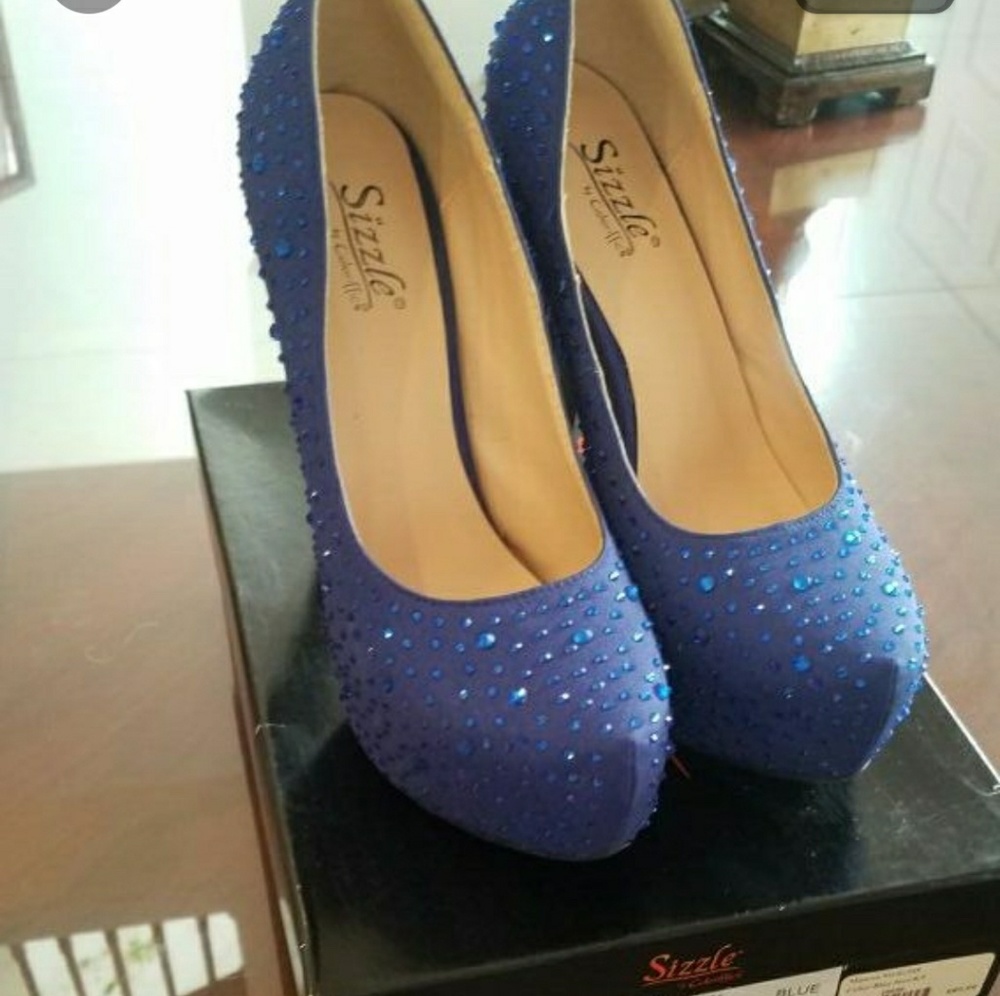 Blue high hill with blue diamond