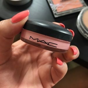 MAC LE lazy Sunday casual colour