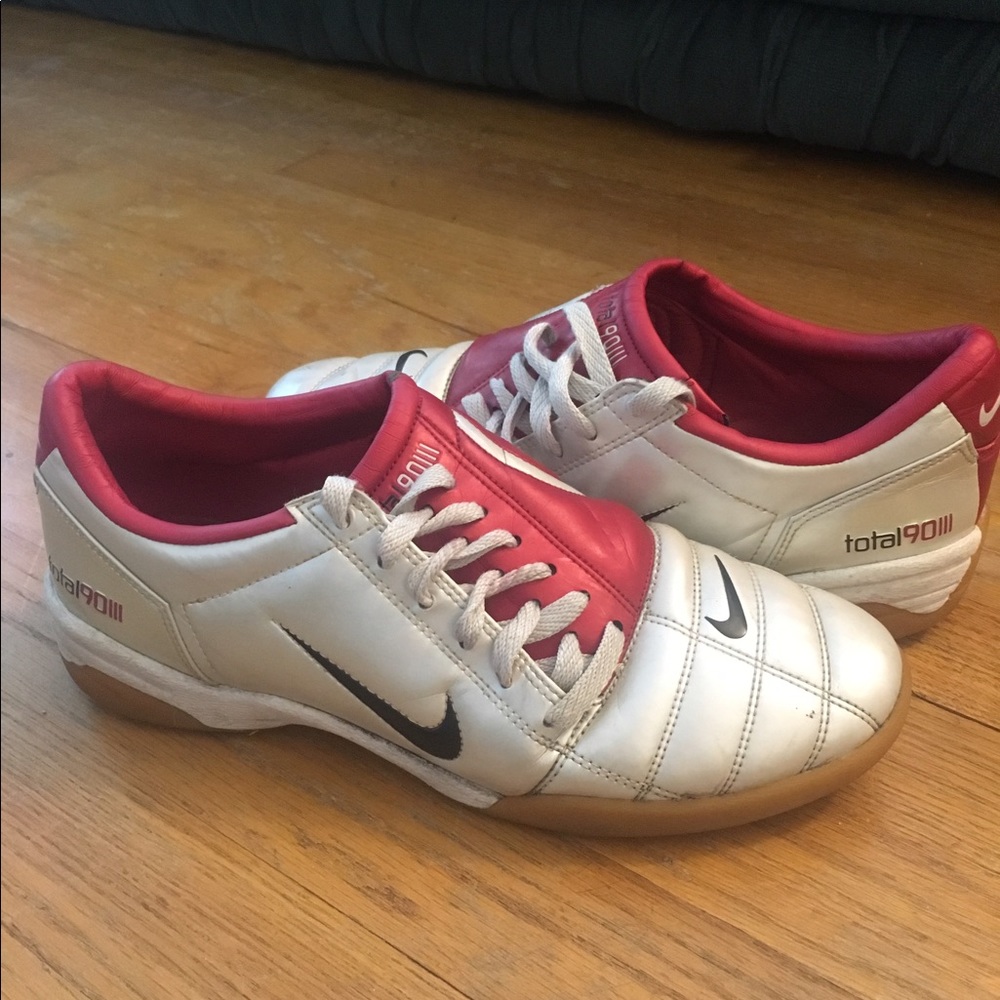 NIKE Total90 Indoor Soccer Cleats
