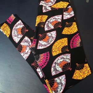LuLaRoe Tall & Curvy Hand Fan Leggings