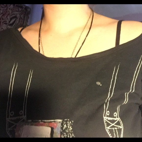 Loosefitting soft cotton black shirt with design - Picture 2 of 3