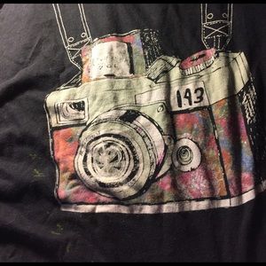 Loosefitting soft cotton black shirt with design