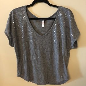 Light Grey Top w/ Clear Sequin Starbust Design