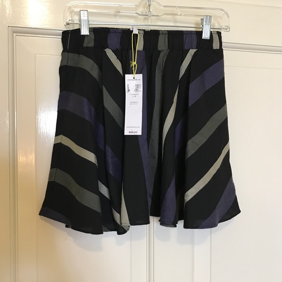 BCBG skirt- Small - Picture 3 of 8