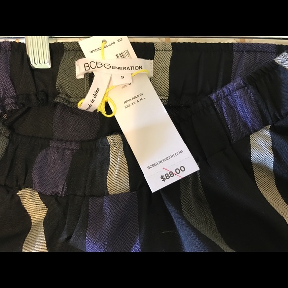 BCBG skirt- Small - Picture 4 of 8