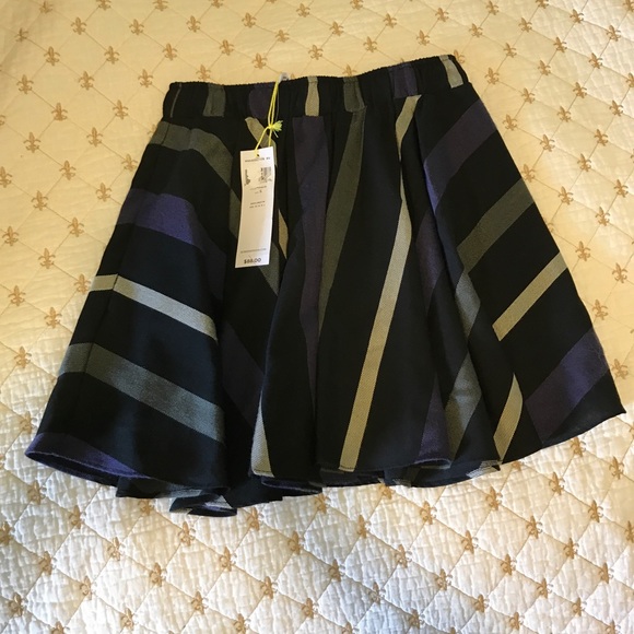 BCBG skirt- Small - Picture 7 of 8