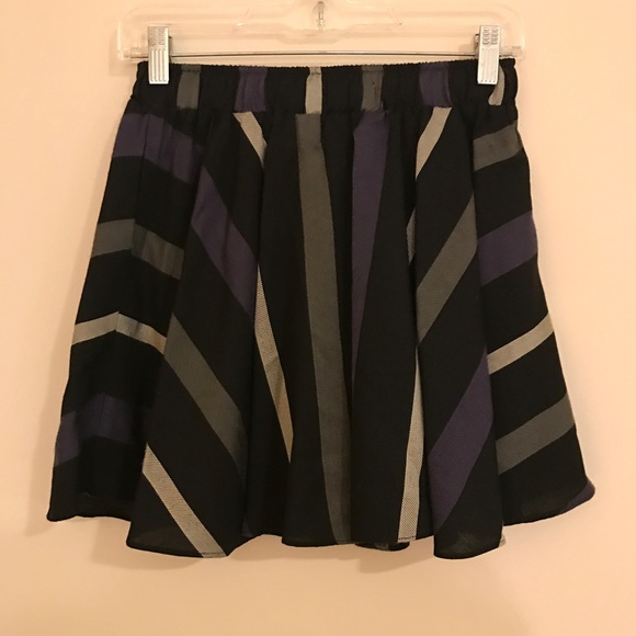 BCBG skirt- Small - Picture 5 of 8